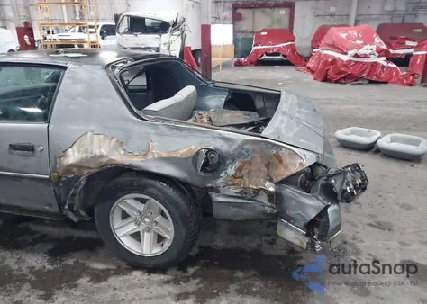 1988 Chevrolet Camaro z USA, uszkodzony, nr VIN 1G1FP21E1JL166760